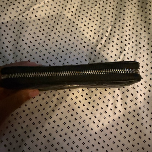 CHANEL Black Quilted Card Holder with Gold Logo - Picture 2 of 6